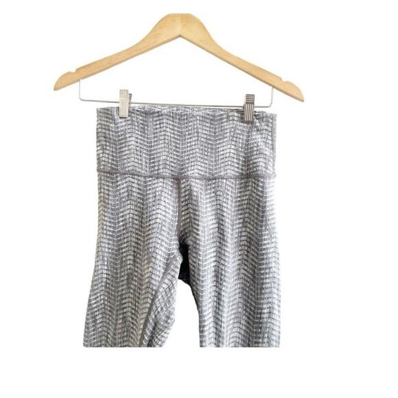 Lululemon Wunder Under High Rise Leggings Cropped Size 6 Chevron Stripe Print - Picture 5 of 10
